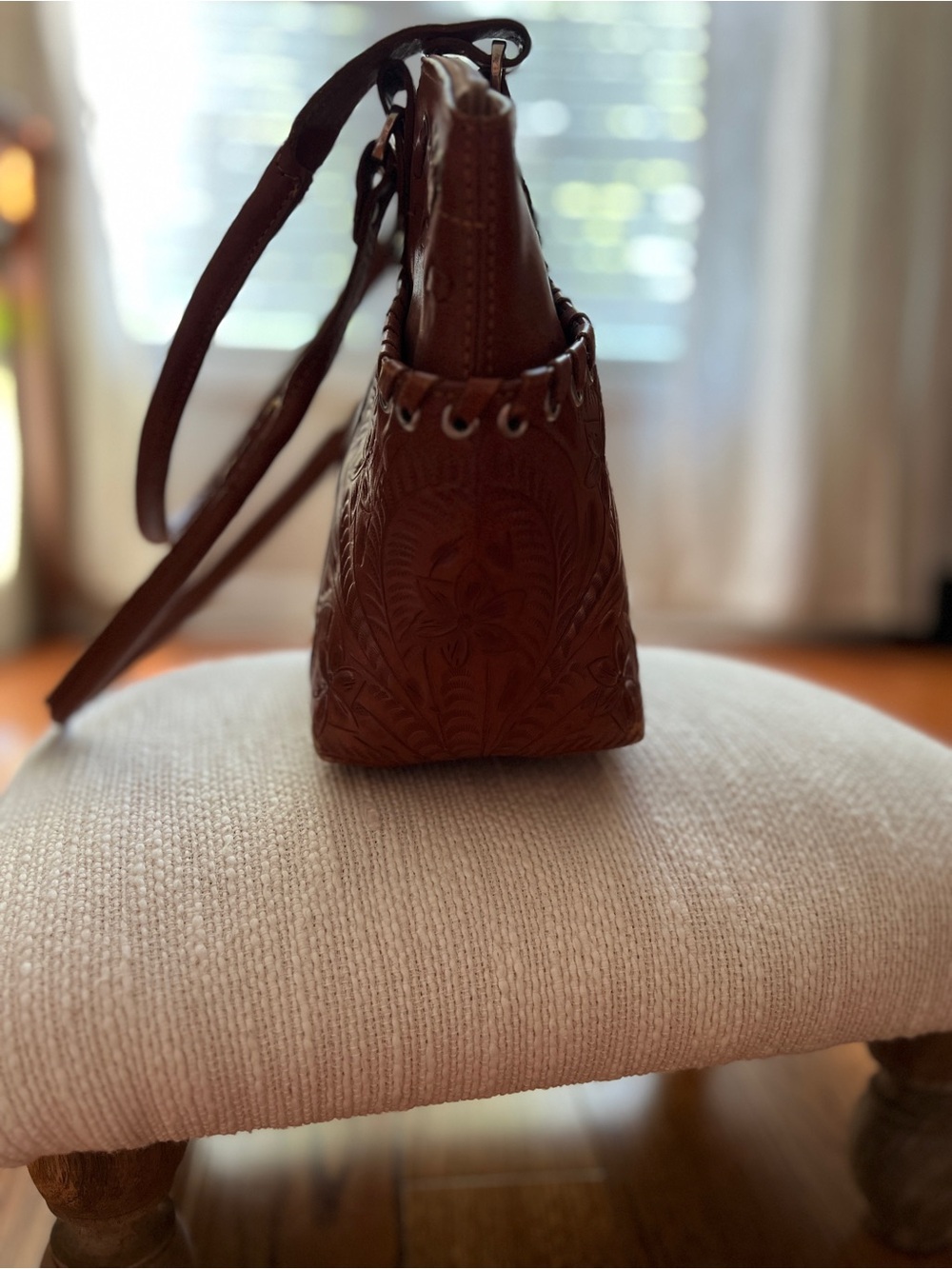 American West Tan Leather Shoulder Bag with Silver Concho - Picture 5 of 9